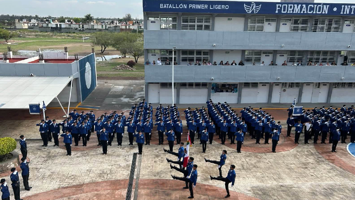 SEP: Debate sobre la legalidad de las escuelas militarizadas en México