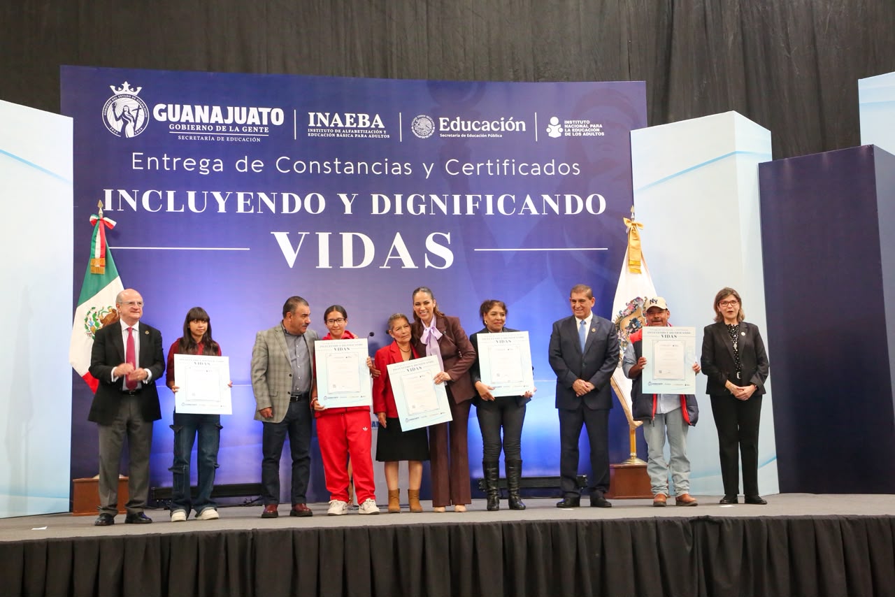 Zacatecas: Entregan 1,025 Constancias y Certificados del INAEBA