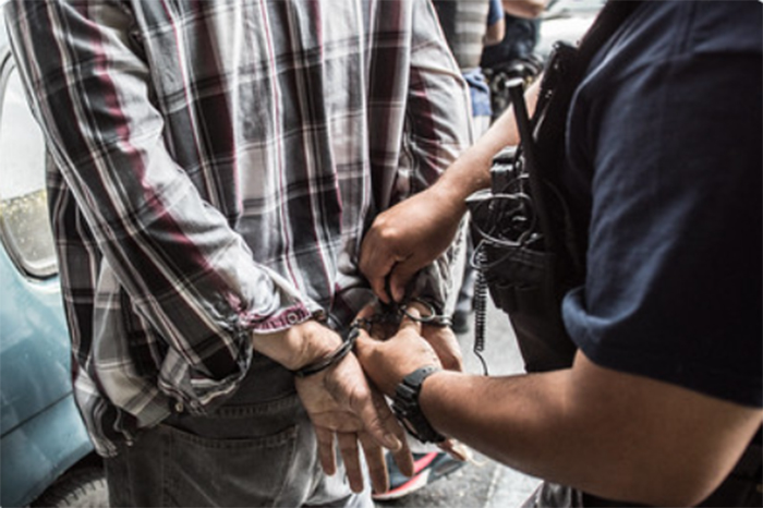 Zamora: Detienen a adolescente por posesión de arma y drogas