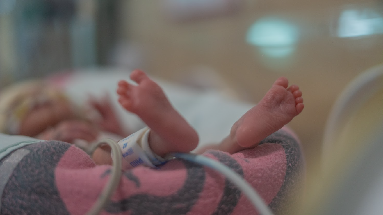 Bebé prematuro en León muestra progreso tras más de dos meses de vida