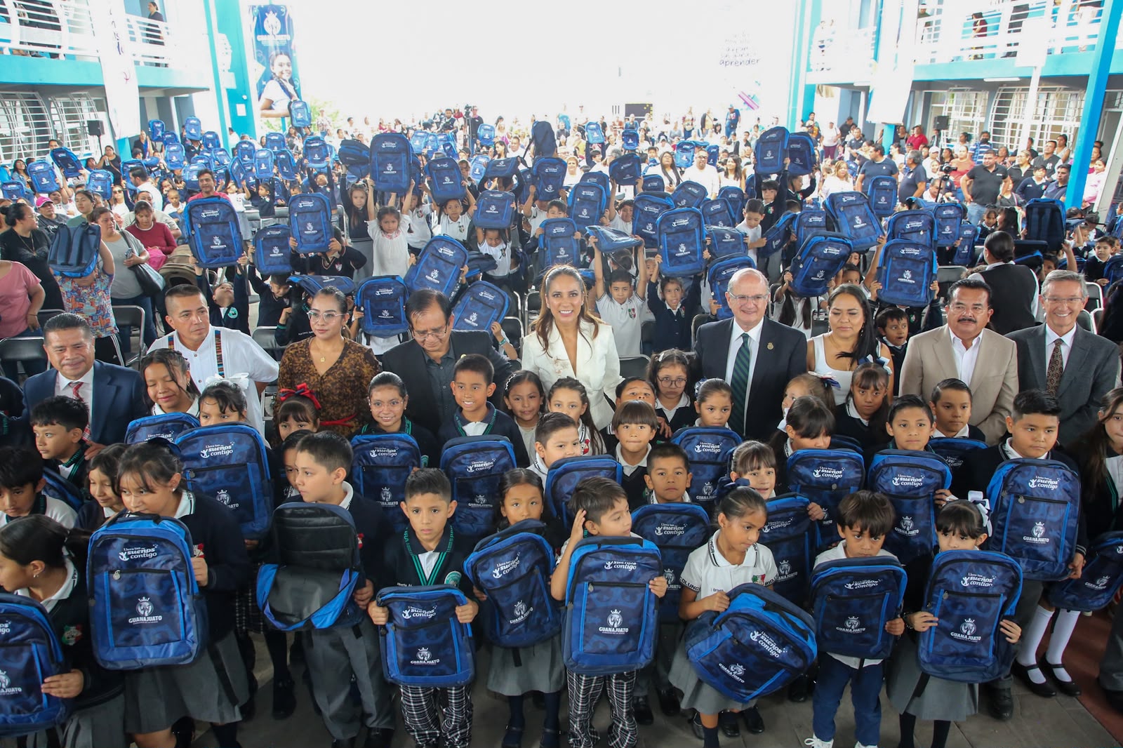 Celaya: Gobierno de la Gente inicia entrega de útiles y mochilas