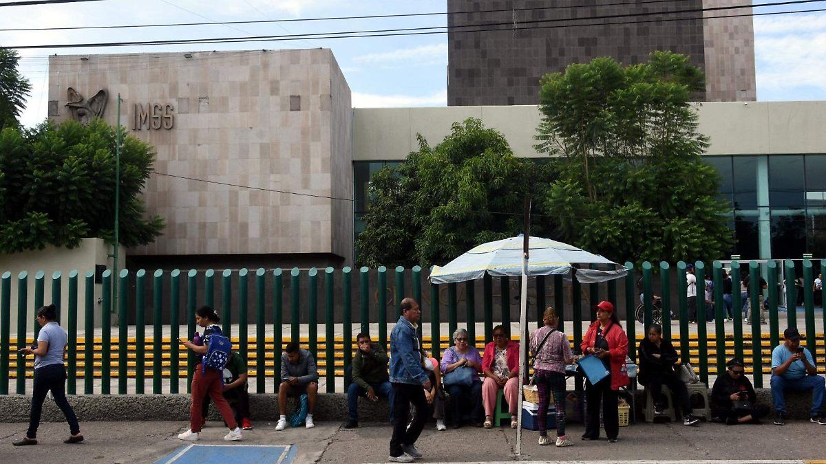 Clínicas IMSS e ISSSTE en Irapuato continúan sin operar; se prioriza atención