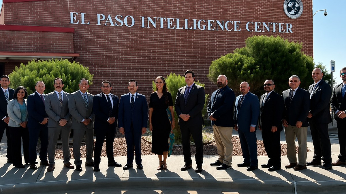 DEA: Gobernadora visita centro de inteligencia en El Paso, Texas