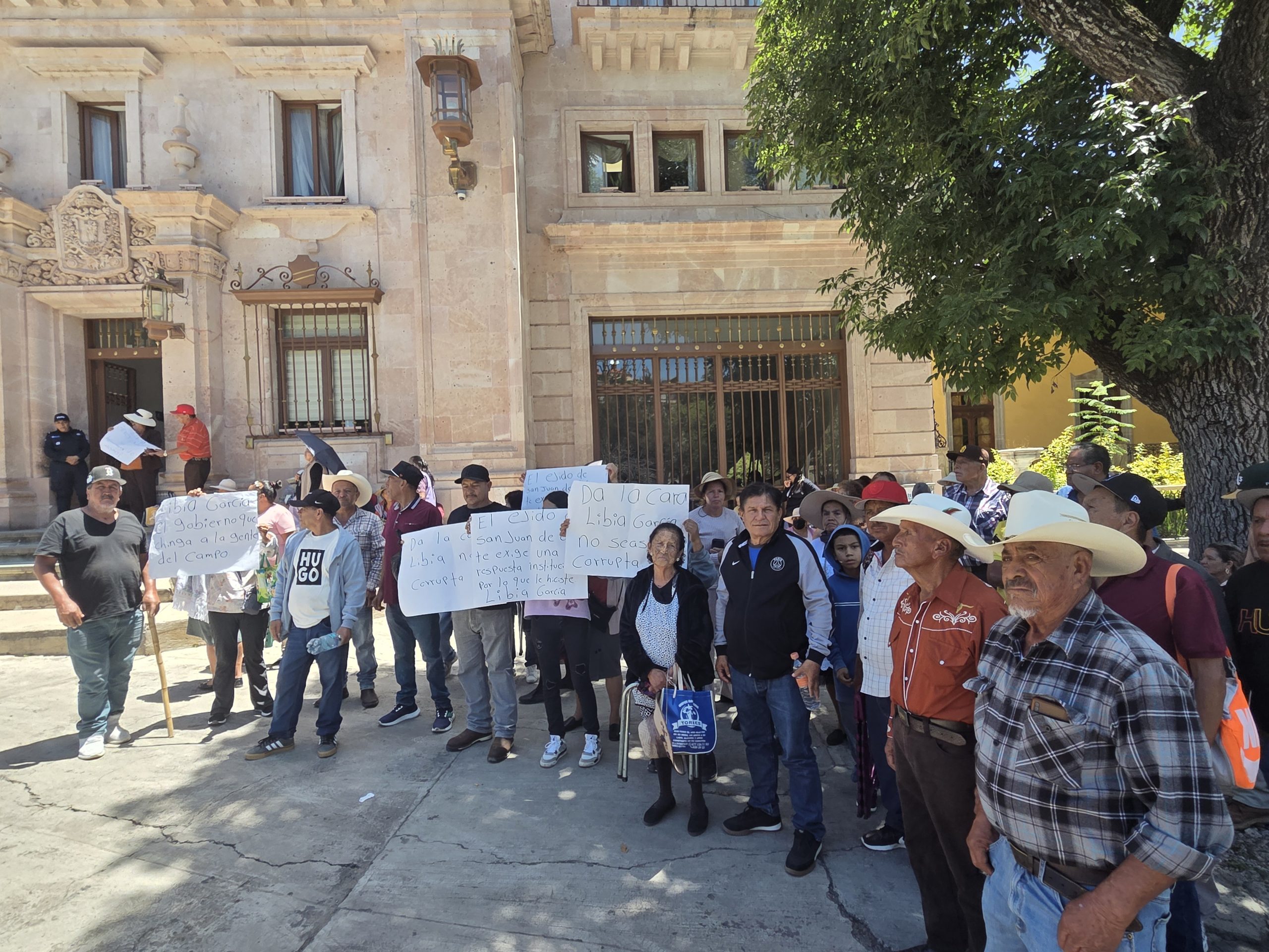 Ejidatarios de San Juan de Otates llevan a cabo protesta en León