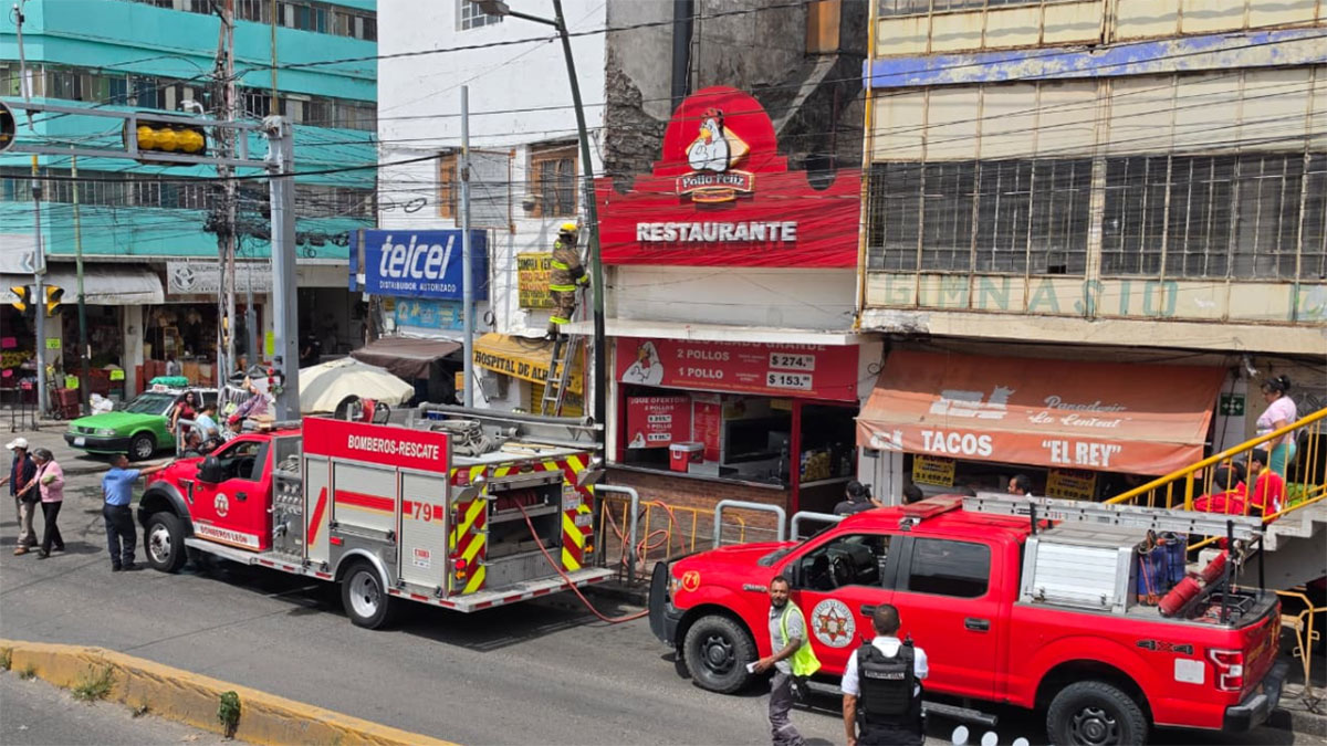 Incendio en Pollo Feliz de León tras aceite en parrilla