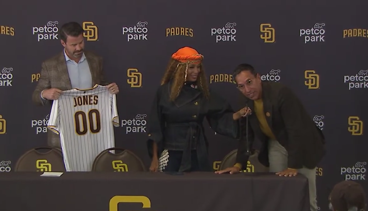 Kwanza Jones y José E. Feliciano asumen el mando en Petco Park