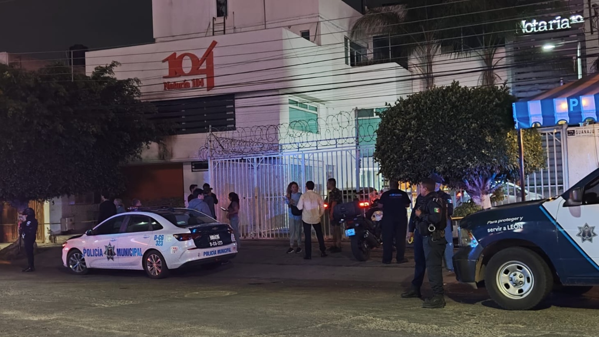 León: Atacan con bomba molotov a notaría 104 y generan alarma