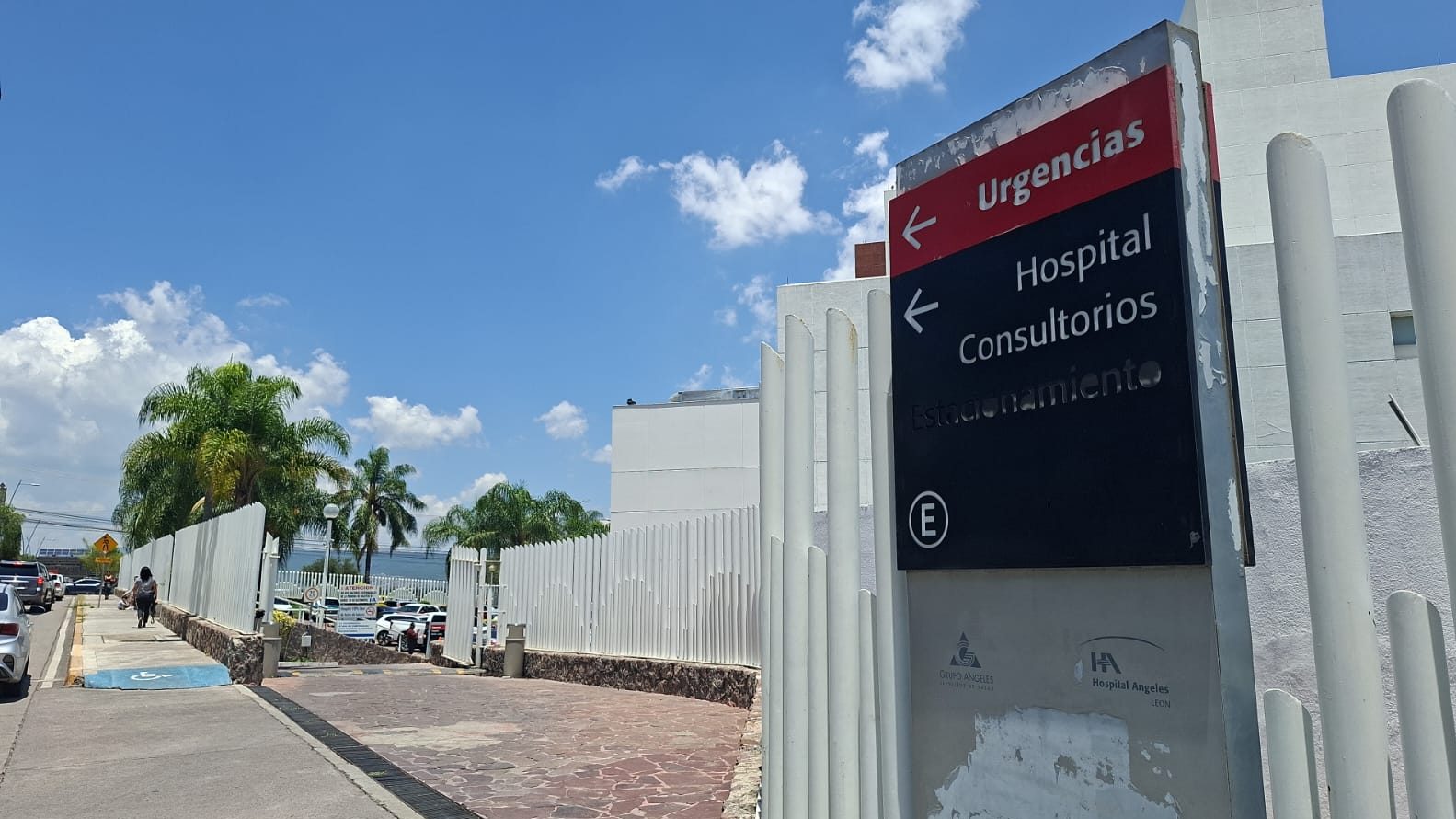 León: Atrapan a ladrones de celulares tras persecución en Hospital Ángeles