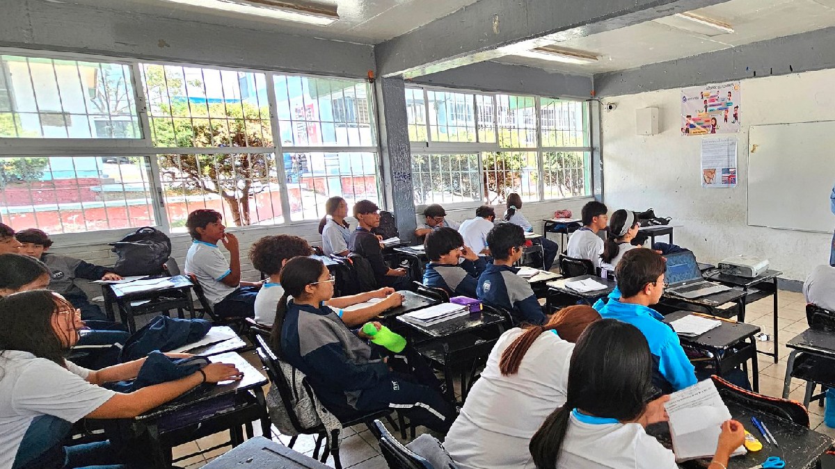 León destaca en la reducción de rezago educativo y analfabetismo