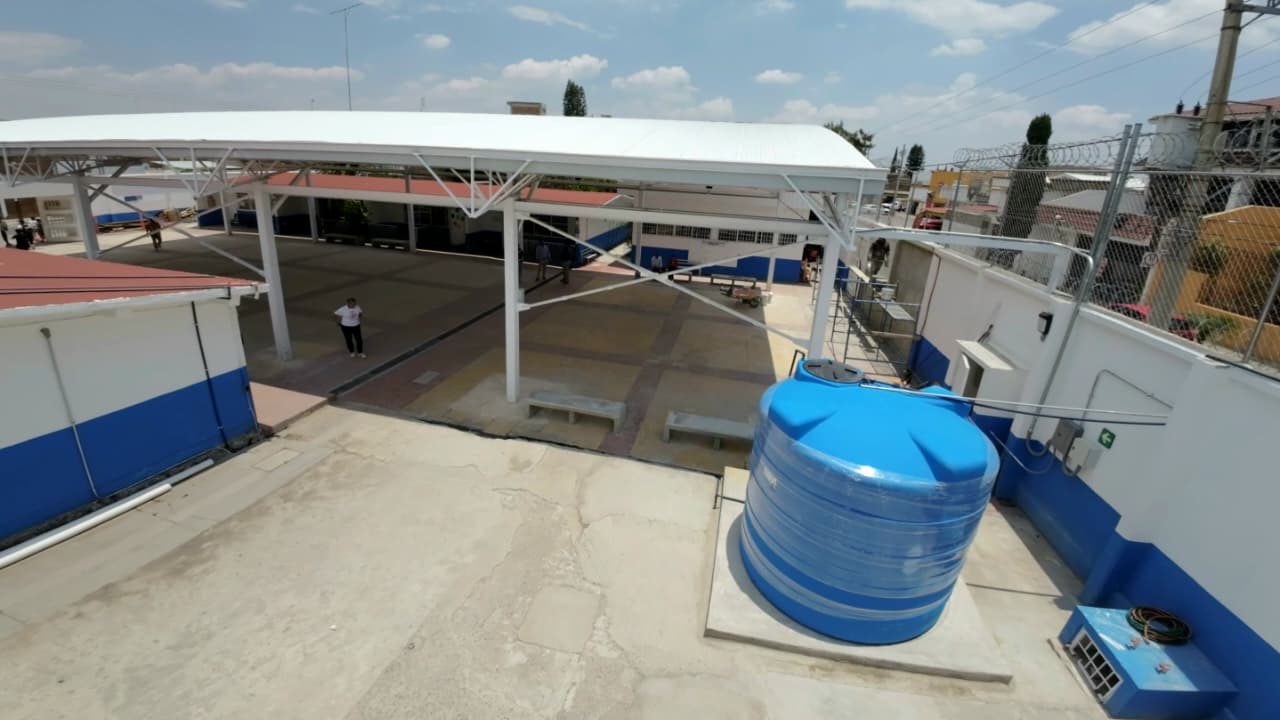 León implementa sistema de recolección de agua de lluvia en Telesecundaria