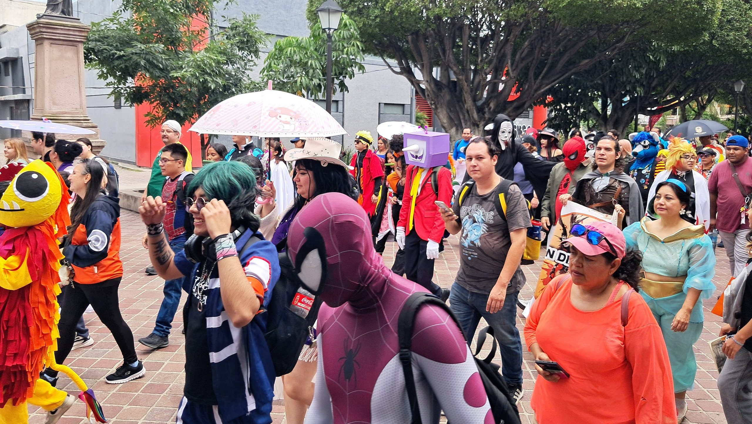 Marcha cosplay en León busca apoyo para causa social