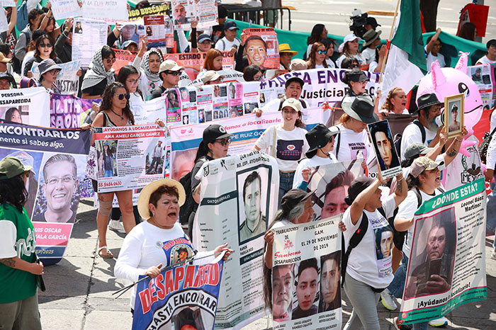 Marcha en CdMx: Familias de desaparecidos exigen justicia