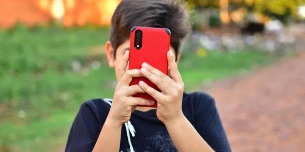 México: Expertos advierten sobre impacto de teléfonos en salud mental