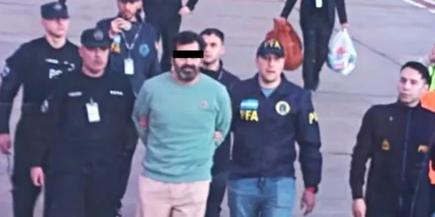 México: Traslado de Fernando Farías Laguna en avión de la Marina