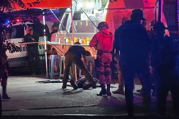 Morelia: Acribillan a hombre armado en negocio de comida.