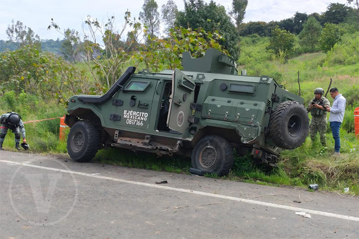 Morelia: Vuelca camión militar, siete soldados resultan heridos
