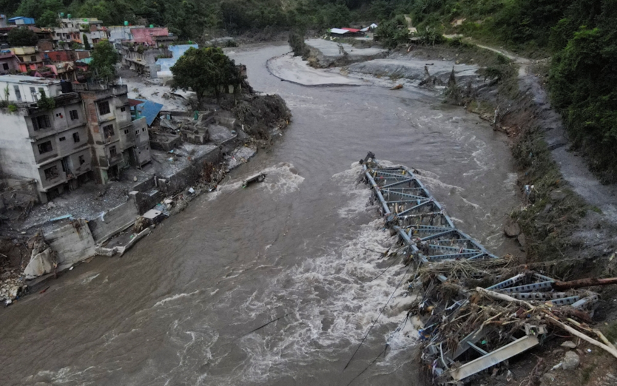 Nepal enfrenta crisis humanitaria tras desastres naturales y miles desaparecidos
