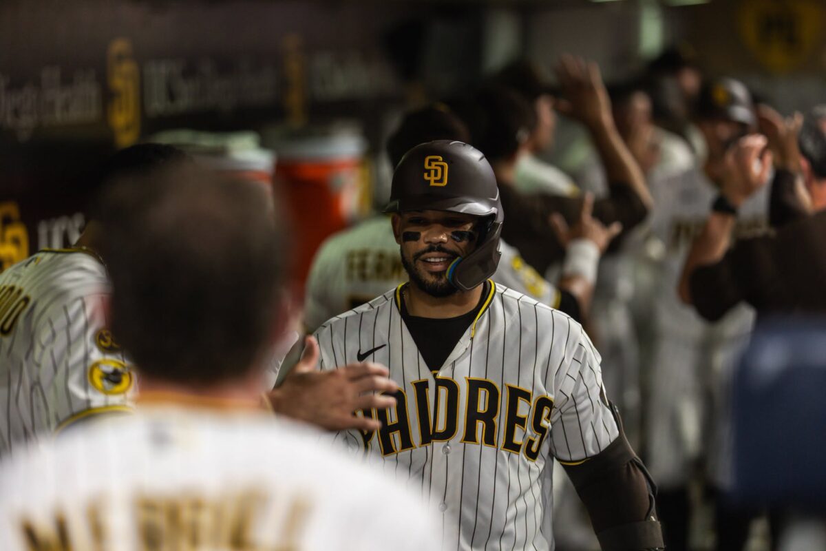 Padres golean 11-2 a Brewers gracias al grand slam de Rengifo
