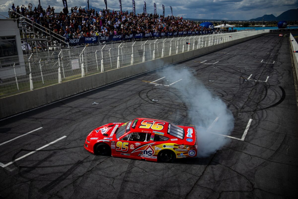 Rodrigo Rejón conquista la Puebla 110 en NASCAR México Series