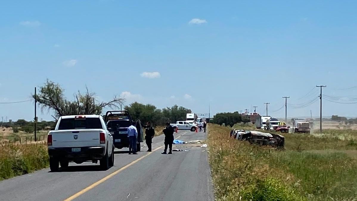 San Felipe: Mueren mujer y niña tras volcadura en carretera