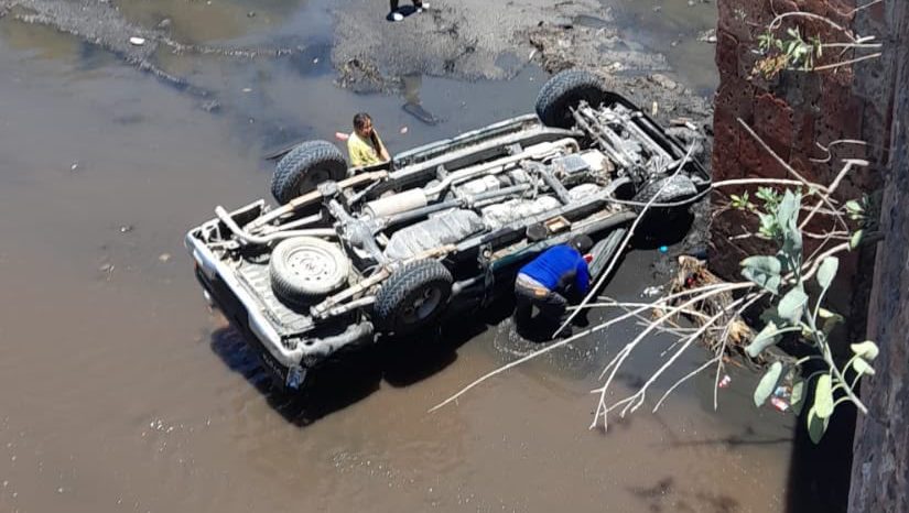 San Francisco del Rincón: Caída de camioneta desde puente deja heridos leves