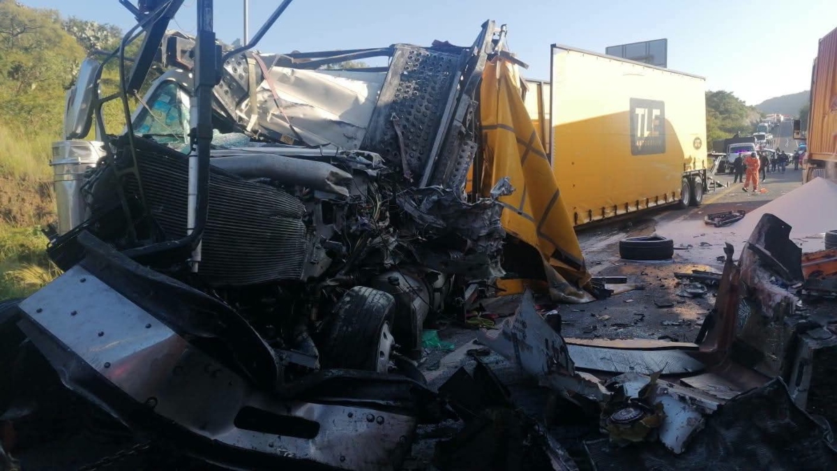 Silao: Accidente entre camiones deja un herido grave