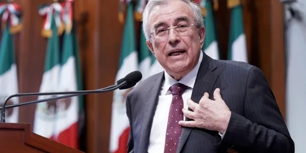 Sinaloa: Rubén Rocha Moya asume nuevamente como gobernador tras acusaciones de EE. UU.