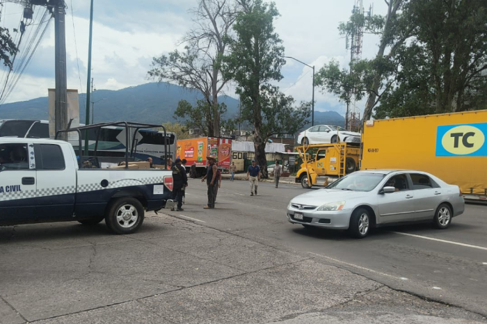 Uruapan: Bloqueo en Boulevard Industrial por manifestantes