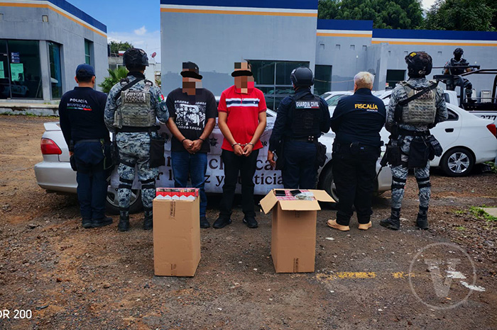 Uruapan: Detienen a dos por forzar a tenderos a vender cigarros piratas