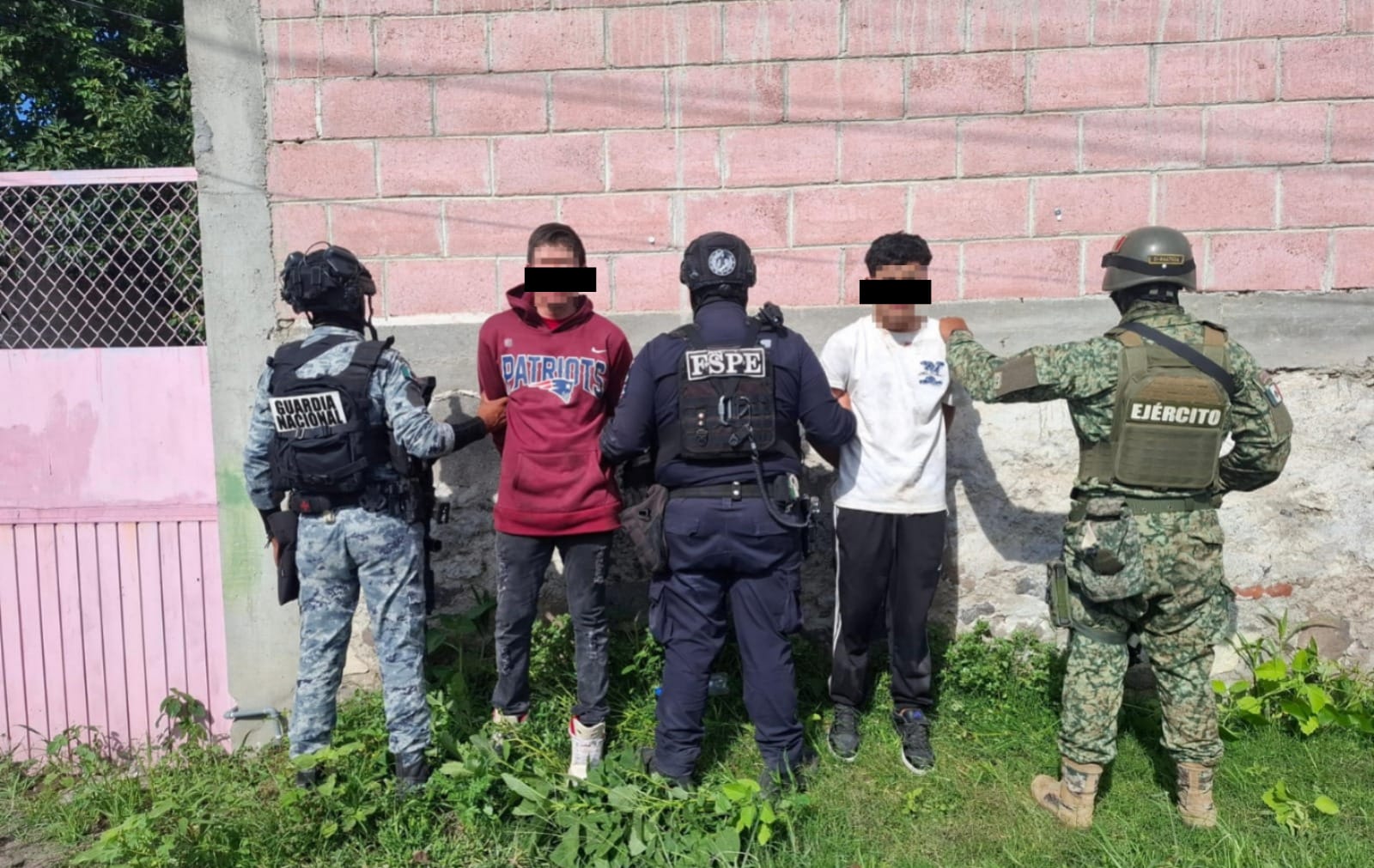 Valle de Santiago: Detención de dos personas con arma y droga