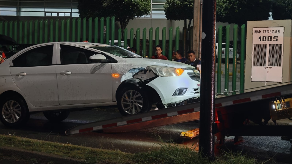 Accidente en León provoca lesiones en taxista de plataforma