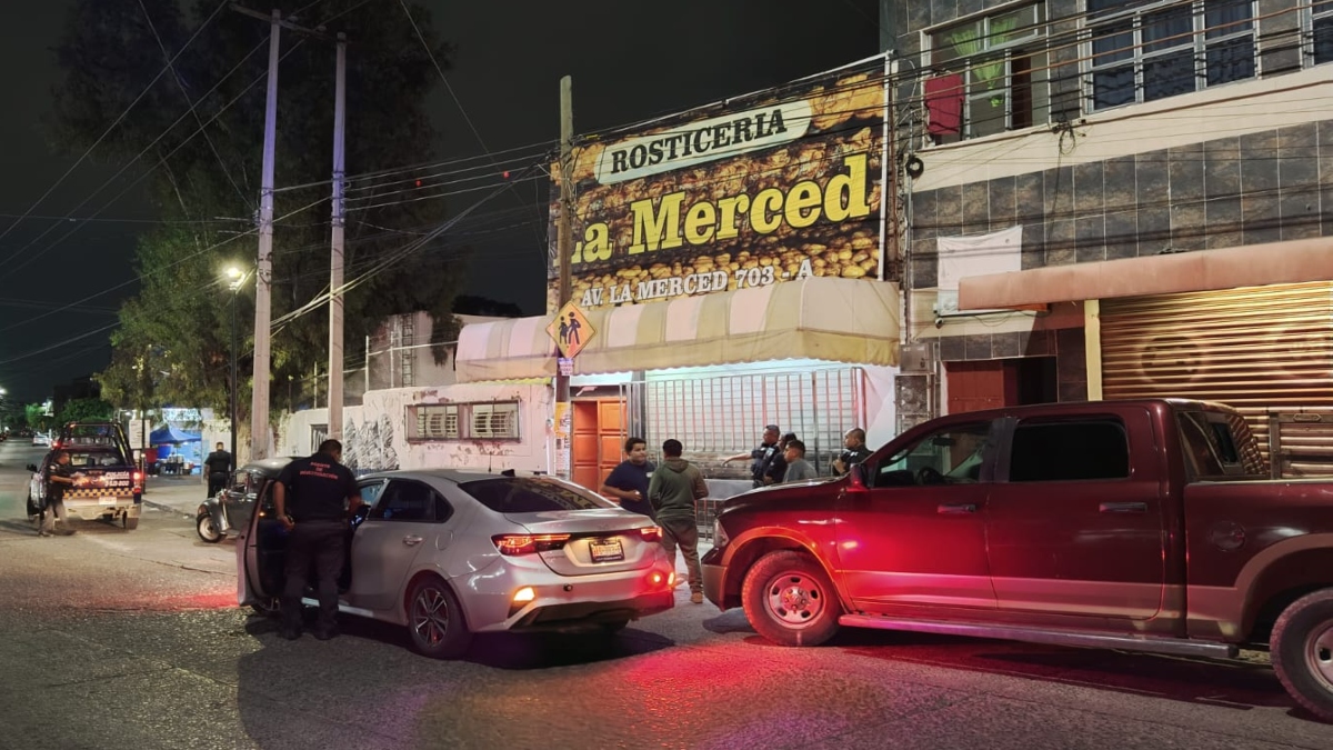 Asalto en La Merced deja joven herido de gravedad en León
