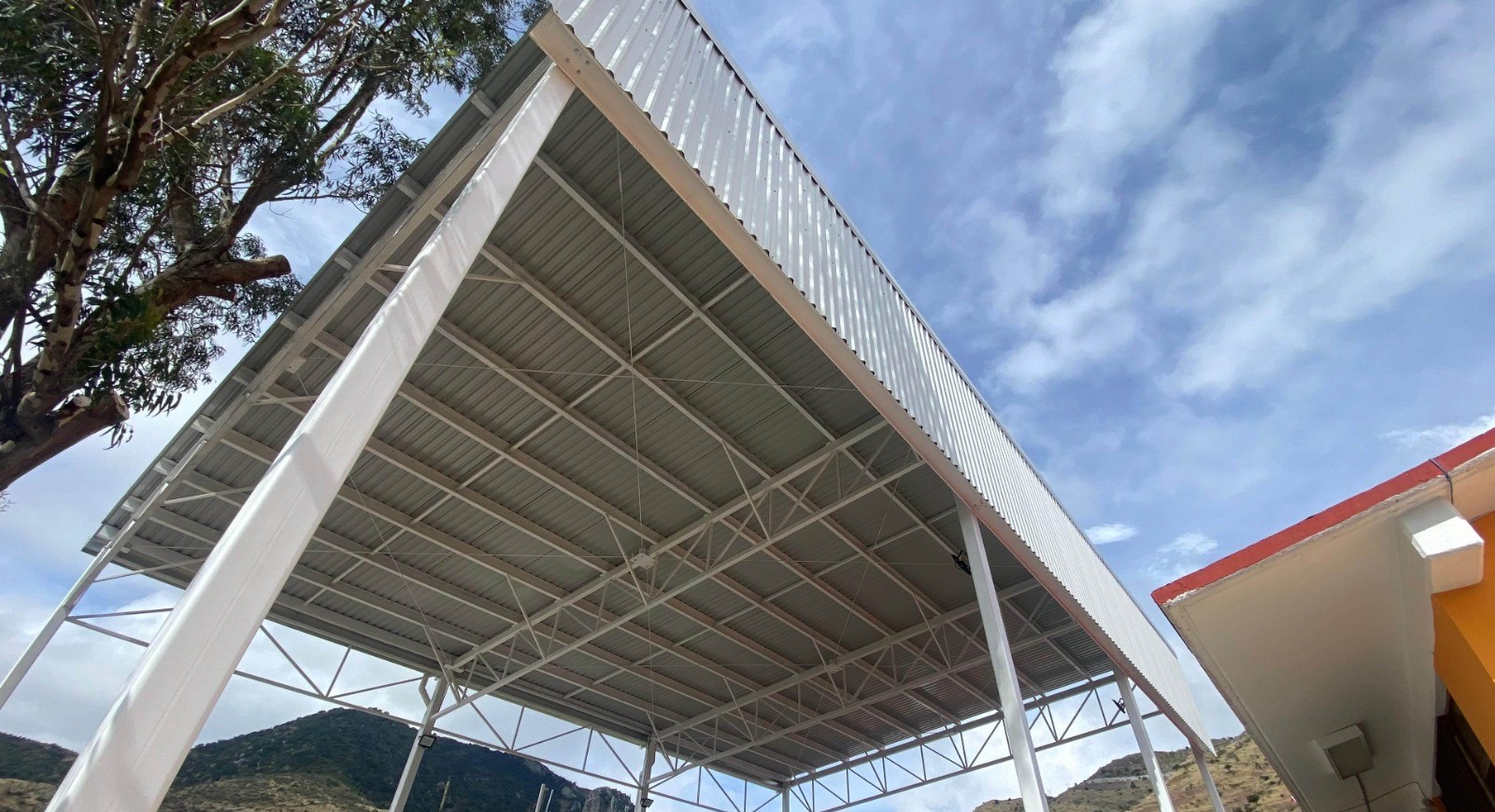 Atarjea: Entrega de techado escolar beneficia a la comunidad de La Tapona