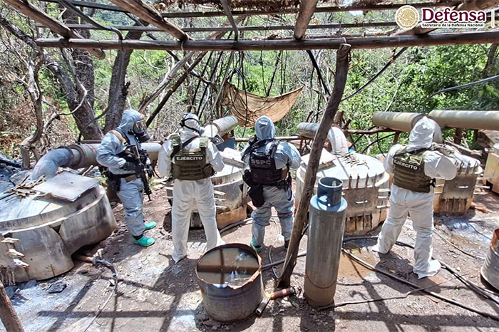 Carácuaro: Inhabilitan narcolaboratorio tras enfrentamiento armado
