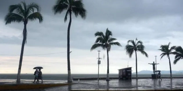 Chiapas: Nueva depresión tropical y huracán "Polo" avanzan juntos