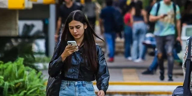Ciudad de México: Uso de celulares en escuelas limitado por SEP