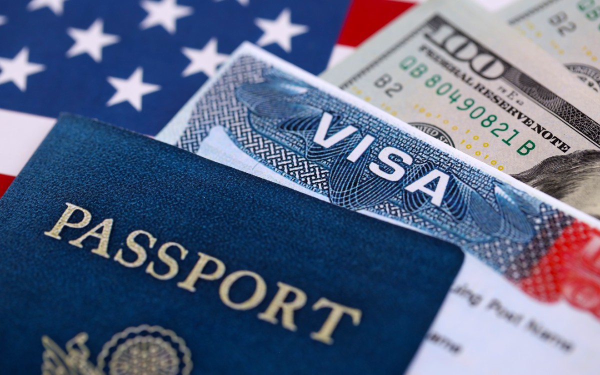 EE.UU. bloquea medida de Trump que restringe visas a estudiantes y periodistas