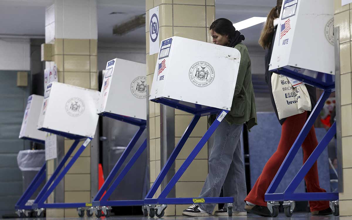 EE.UU. frena intención de Trump sobre restricciones al voto por correo