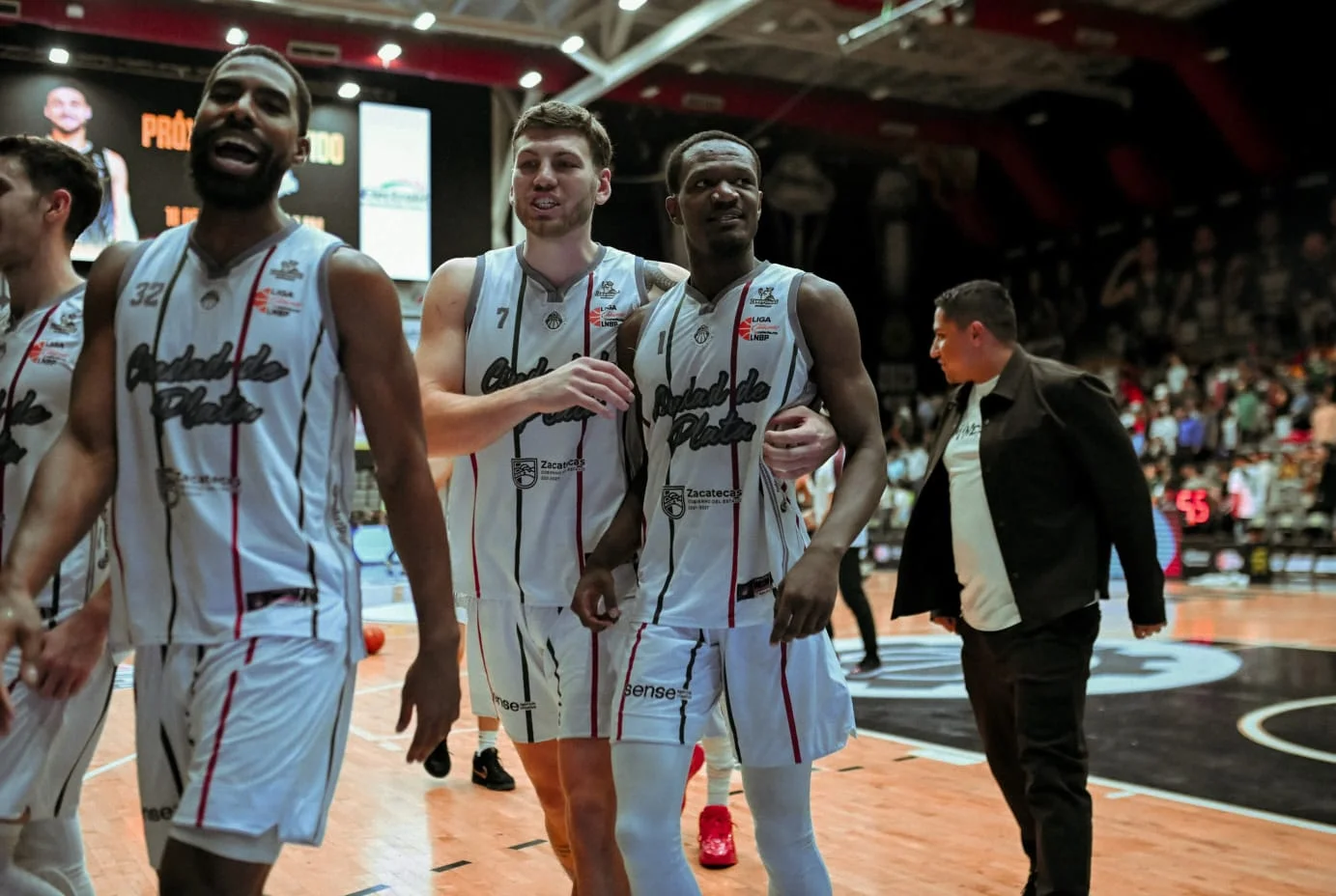 Fuerza Regia vence 87-84 a Mineros y evita la barrida