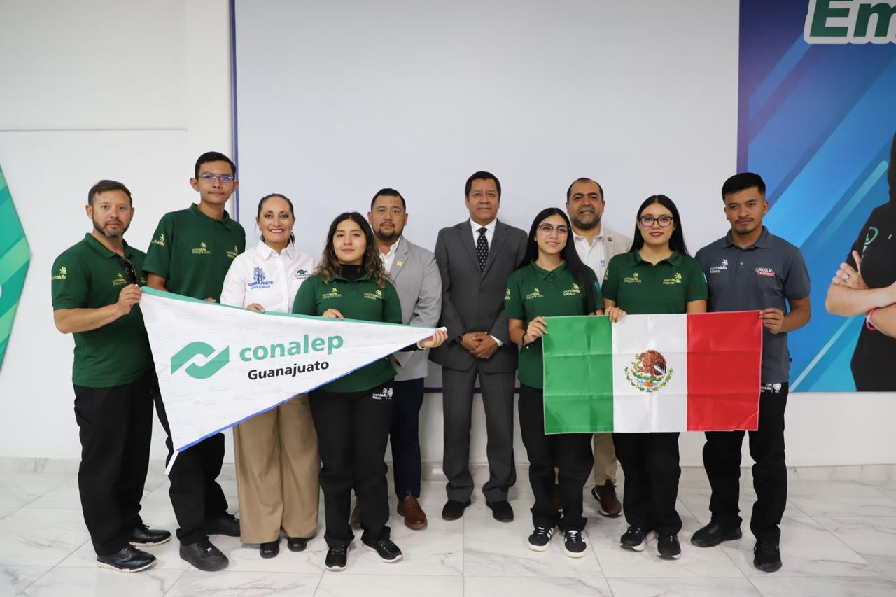 Guanajuato: CONALEP abanderó a delegación que irá a Worldskills 2026
