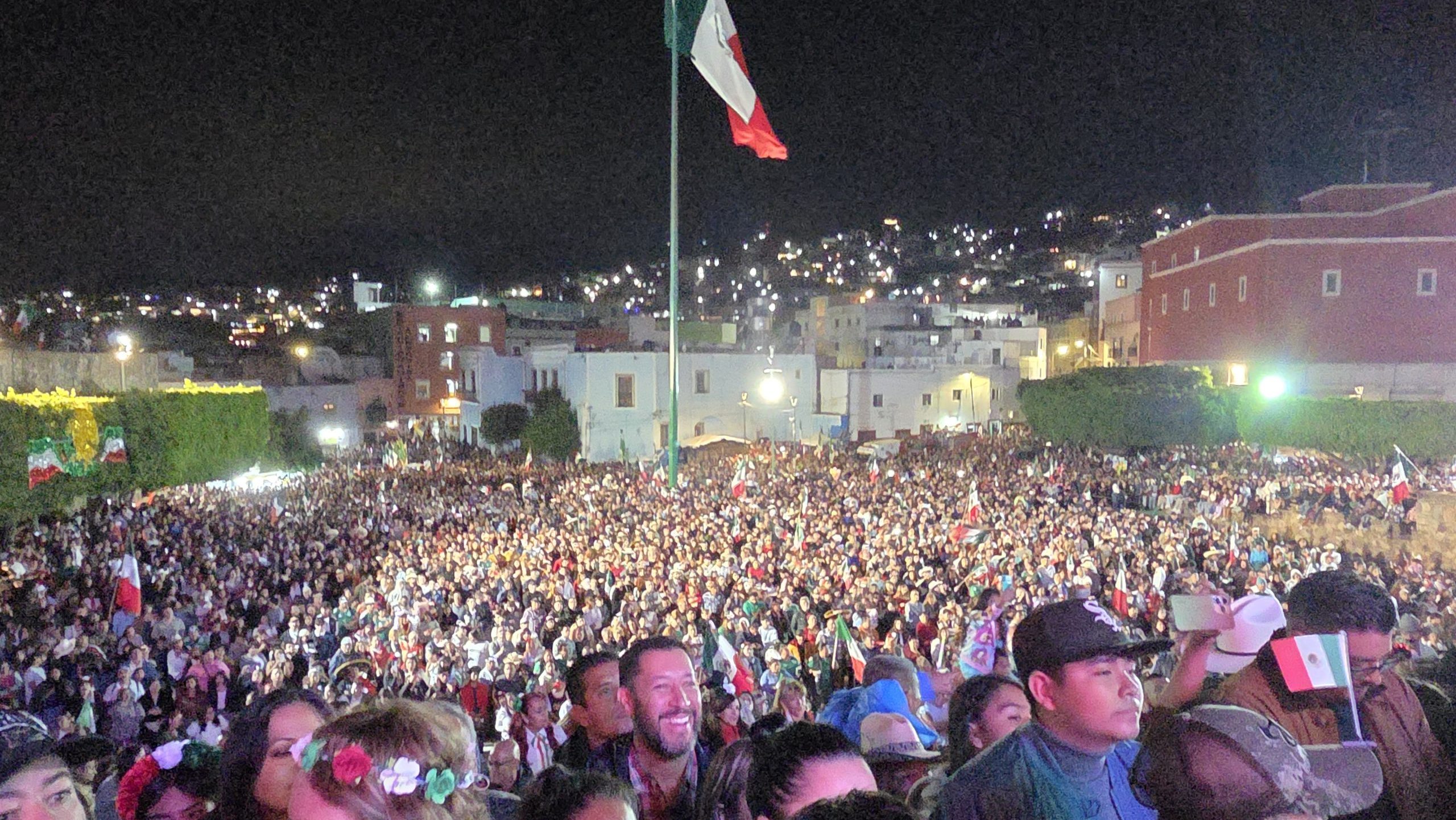 Guanajuato: Grito de Independencia con plazas llenas y festejos