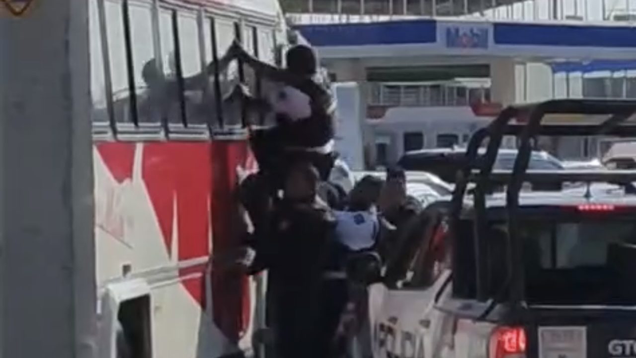 Hombre roba autobús en León y provoca persecución policial
