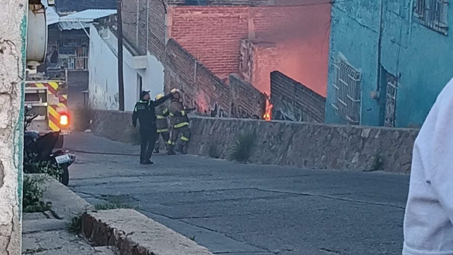 Incendio en casa abandonada de Bellavista, León genera alarma vecinal