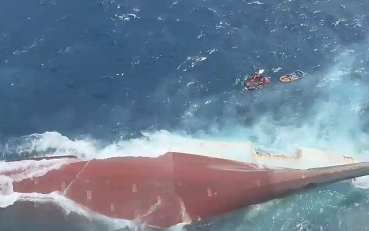 Indonesia informa sobre naufragio de ferry con 130 desaparecidos y seis muertos