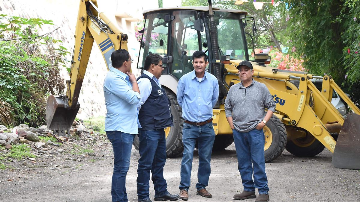 Inicia construcción de la calle Las Rosas en El Saucillo, Cuerámaro