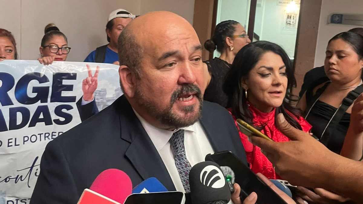 Jorge Espadas descarta candidatura tras ser designado defensor de la Patria