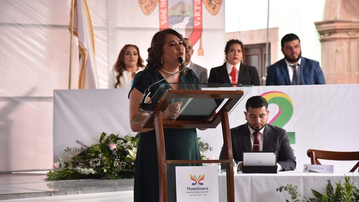 Laura Villalpando Arroyo presenta informe sobre obras y apoyos en Huanímaro