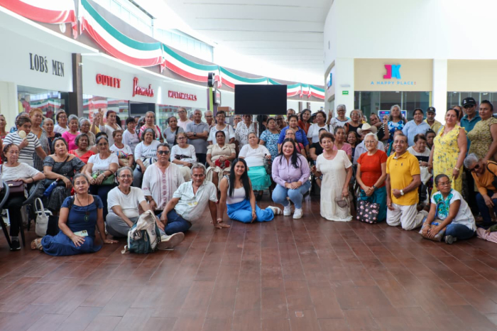 Lázaro Cárdenas: DIF y Cinépolis ofrecen función de cine para adultos mayores