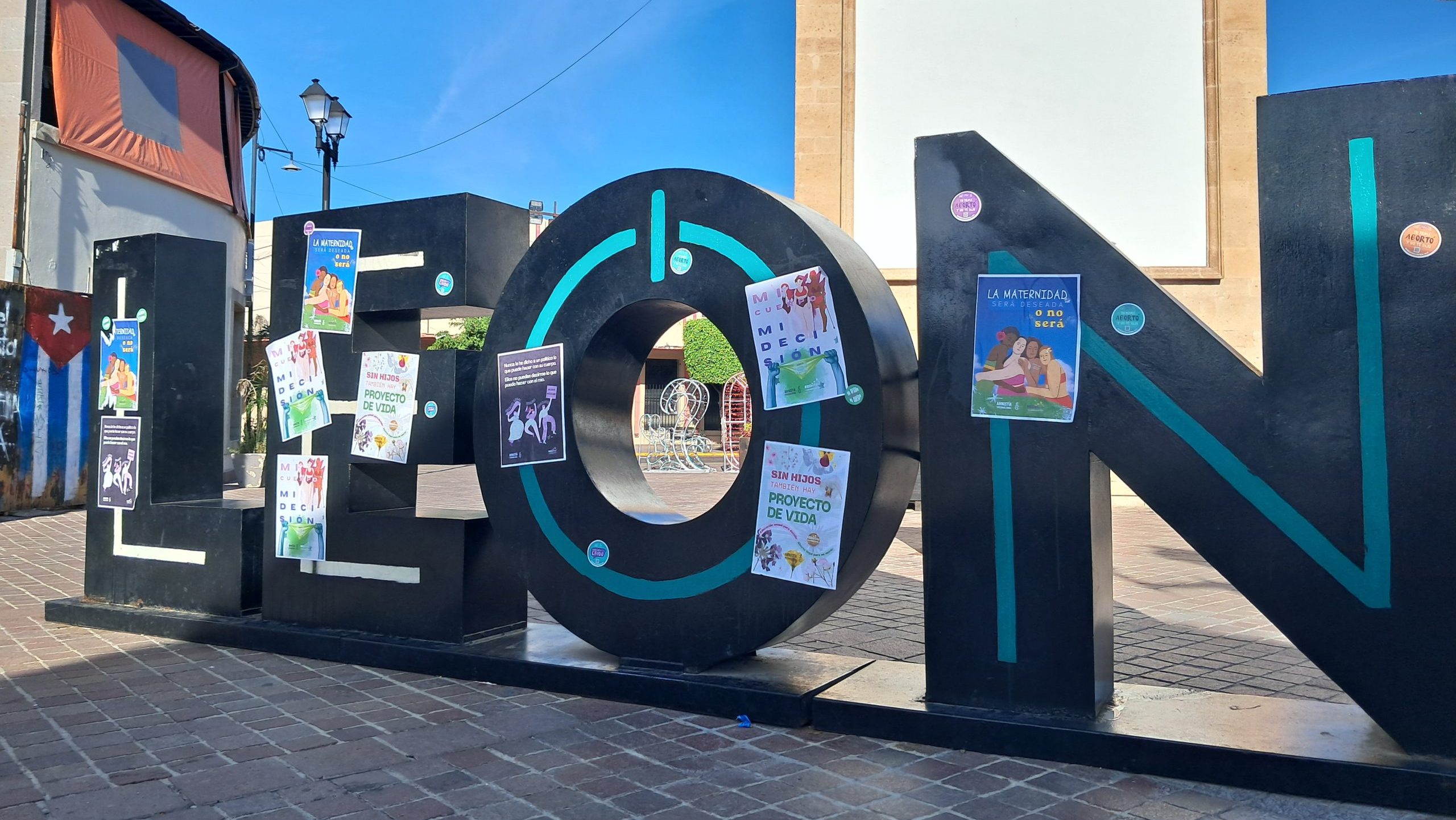 León: Carteles exigen aborto legal en Guanajuato