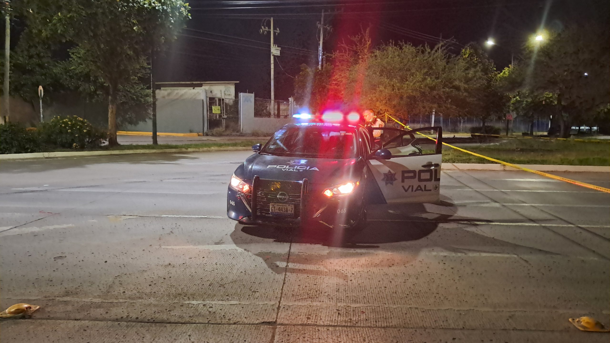 León: Fallece motociclista tras chocar contra un árbol en Vicente Valtierra